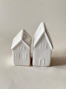 ست ۲تایی نمکپاش کلبه سرامیکی