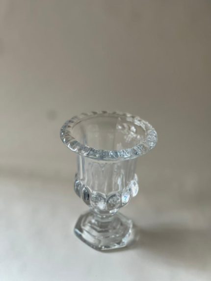 گلدان پایه‌دار بلوری