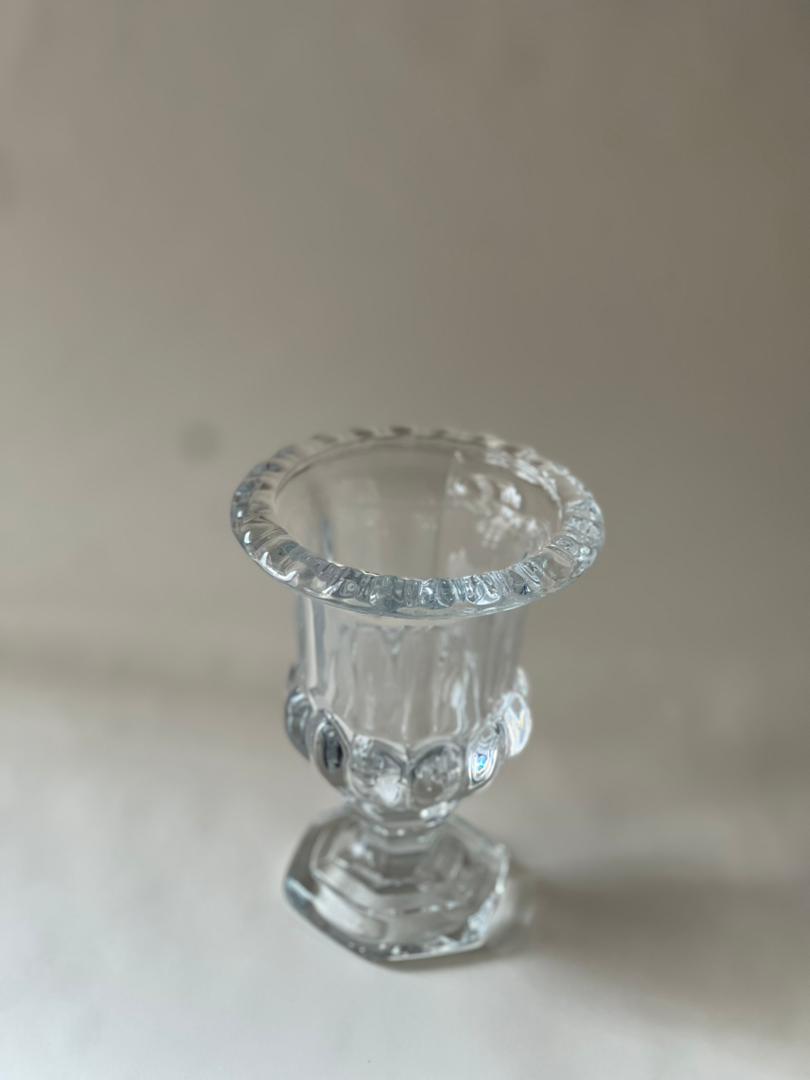 گلدان پایه‌دار بلوری