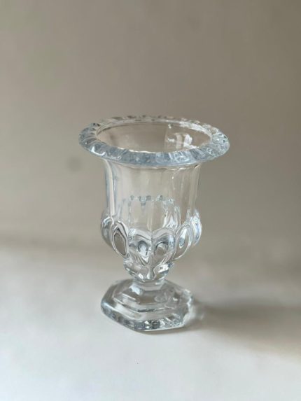 گلدان پایه‌دار بلوری