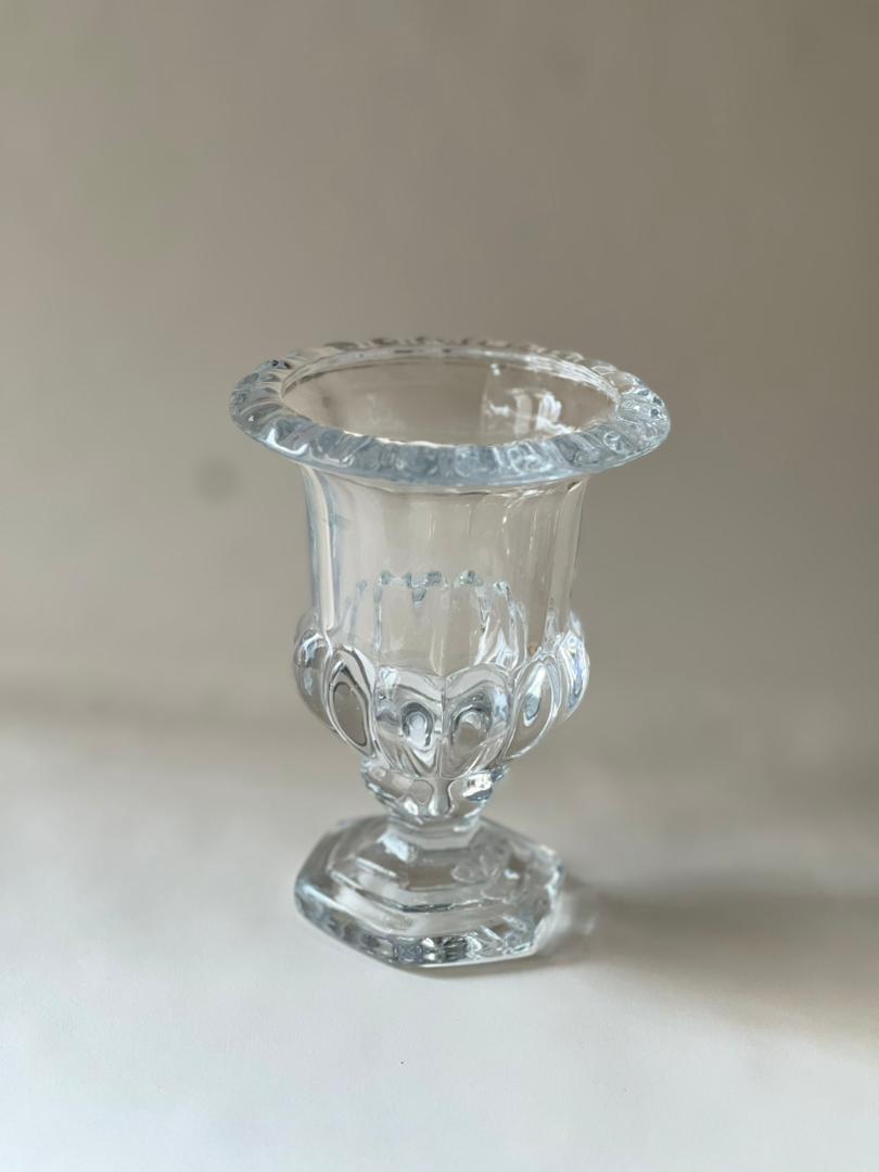 گلدان پایه‌دار بلوری