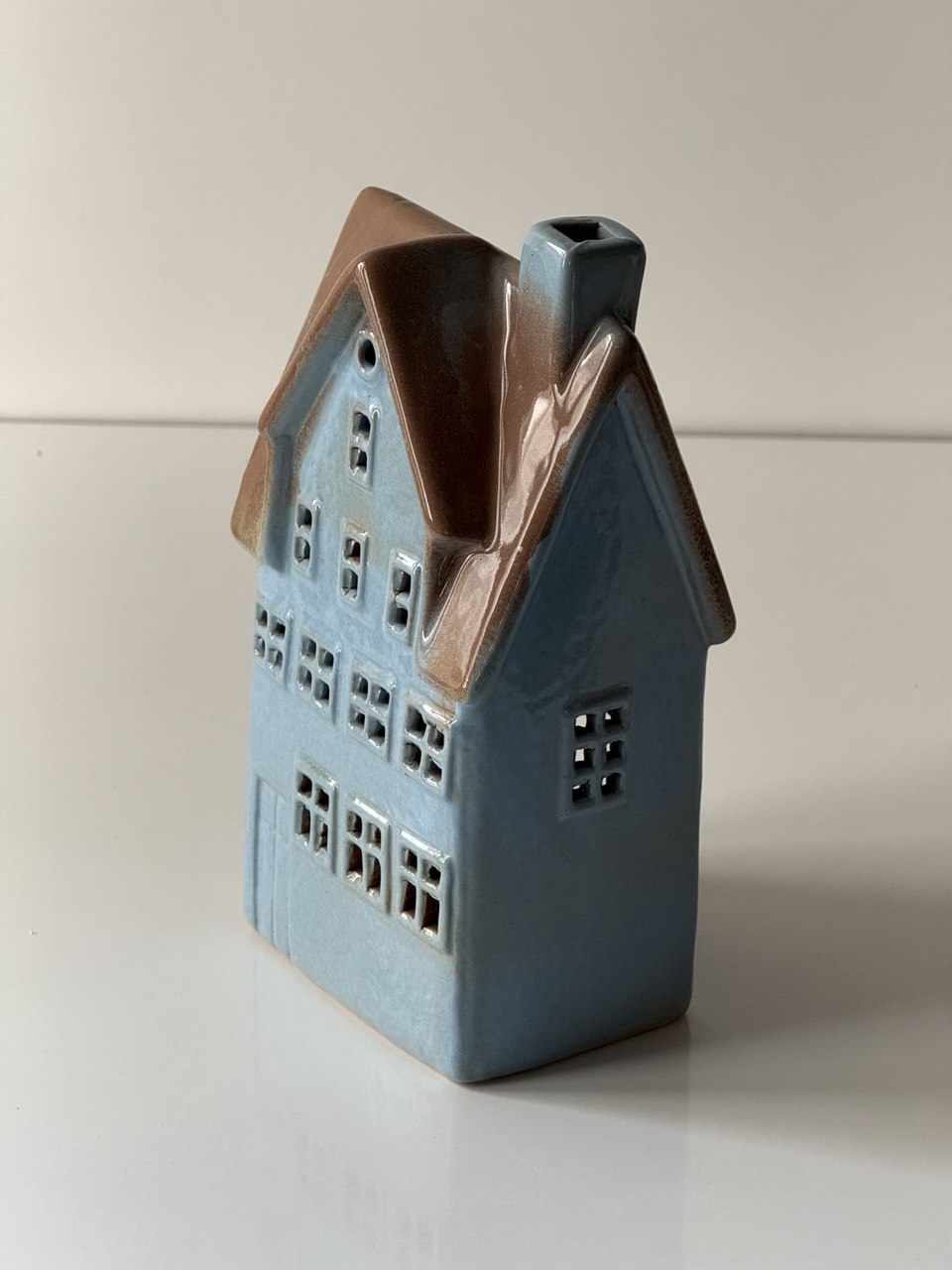 کلبه آبیک سرامیکی دکوری