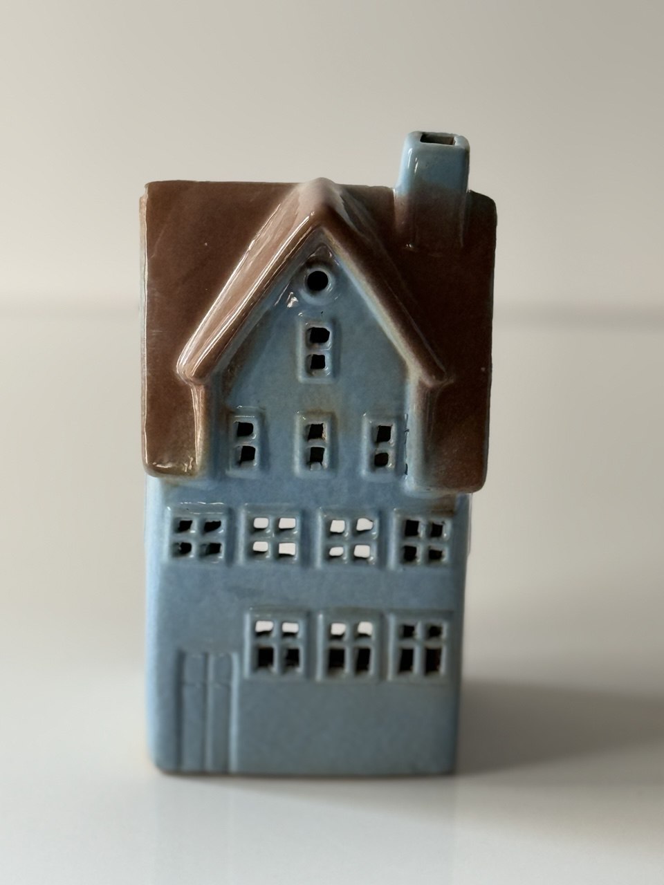 کلبه آبیک سرامیکی دکوری